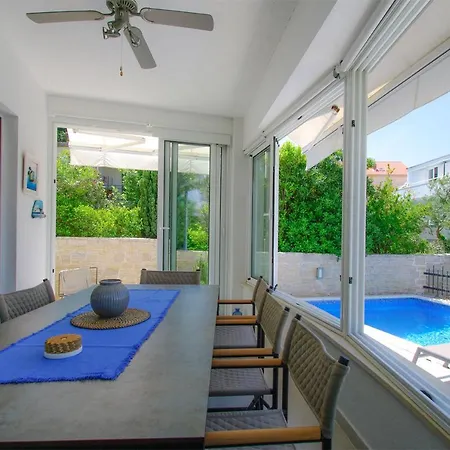 וילה New In With Swimming Pool For 7 Guests