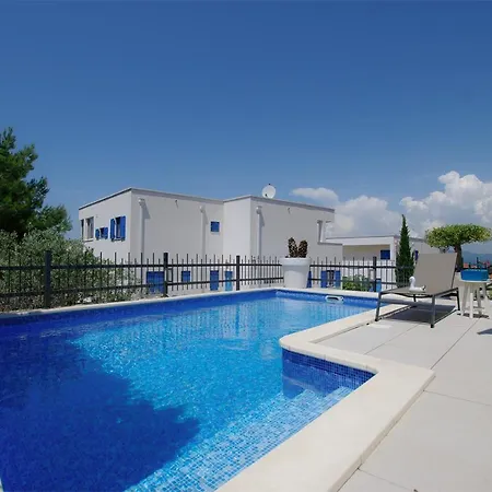 New In With Swimming Pool For 7 Guests וילה *
