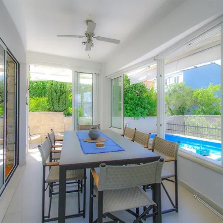 New In With Swimming Pool For 7 Guests *