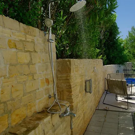 New In With Swimming Pool For 7 Guests